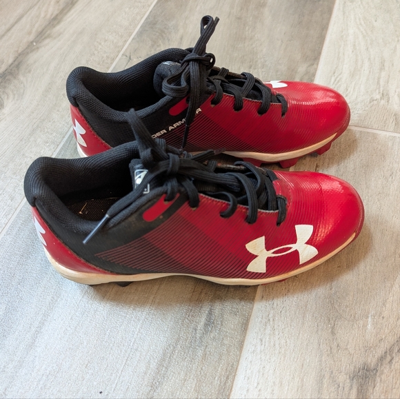 Under Armour Red Boys Baseball Cleats - Picture 4 of 6